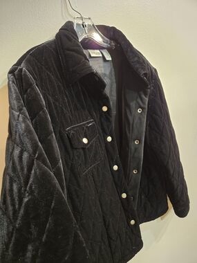 Chico's Black Quilted Velvet Jacket with Snap Details Sz 2